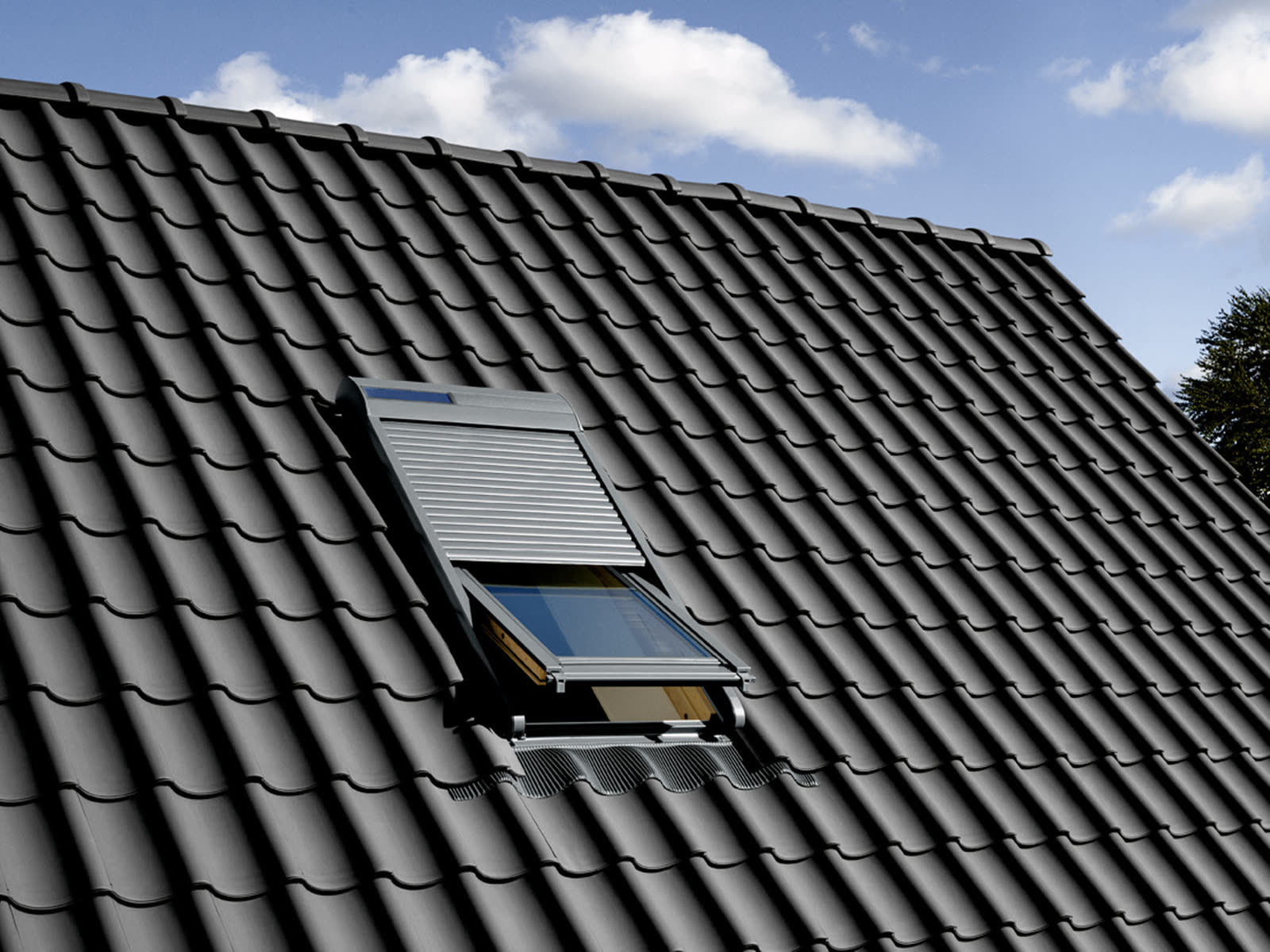 Dachfenster mit Rollladen im Steildach – Einbau und Austausch in Flensburg